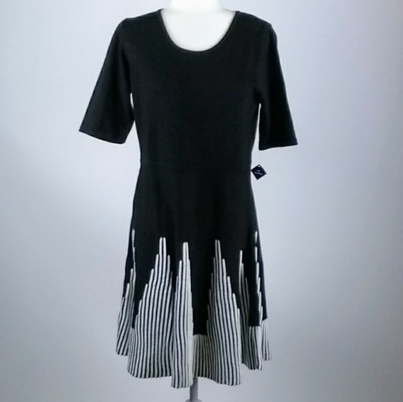 Sandra Darren Dresses & Skirts - Sandra Darren sweater dress size medium